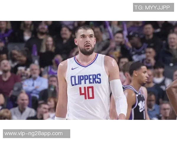 布克上半场表现出色17分钟内高效贡献13分5助攻2抢断助力球队攻防两端