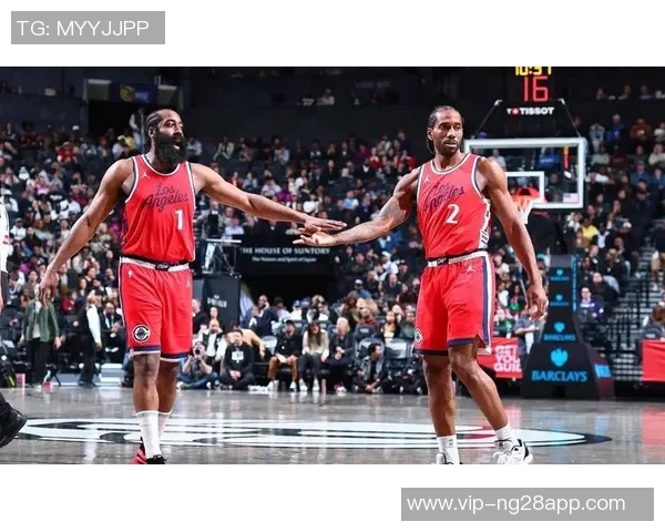 快船训练未取消哈登小卡祖巴茨等球员均在场上参与训练